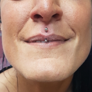 labret-vertical